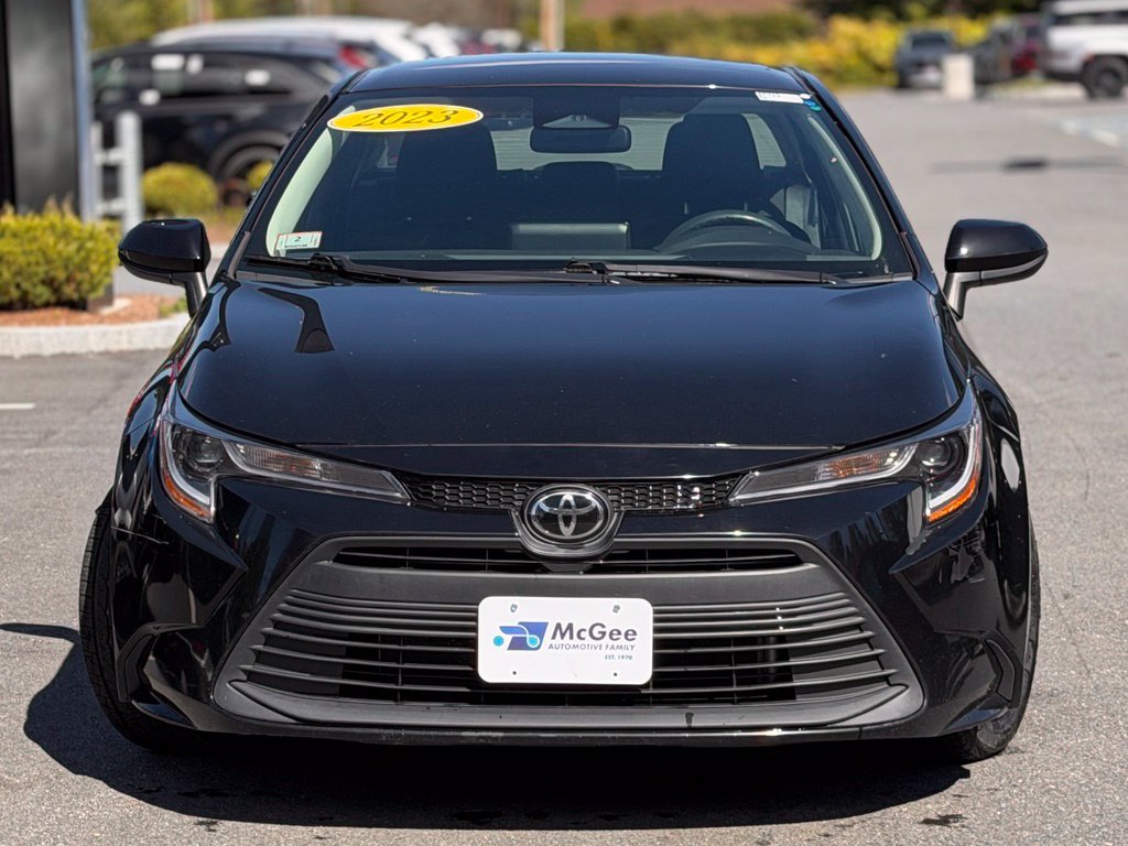 Used 2023 Toyota Corolla LE FWD image 2
