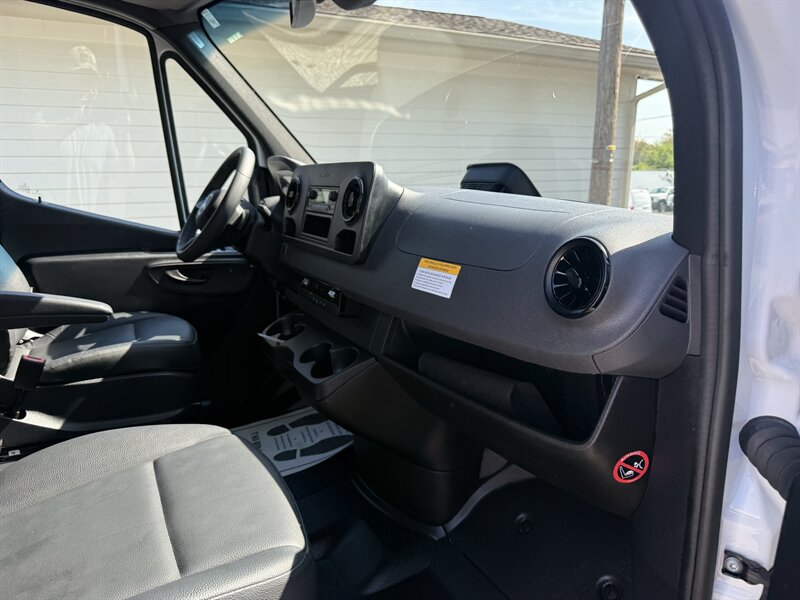 Used 2025 Mercedes-Benz Sprinter 2500 image 7