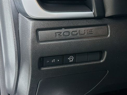 Used 2024 Nissan Rogue S image 10