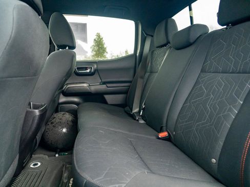 Used 2016 Toyota Tacoma TRD Sport w/ Premium & Technology Package RWD image 25