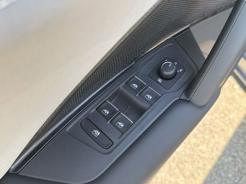 New 2026 Volkswagen Tiguan SE R-Line FWD image 25