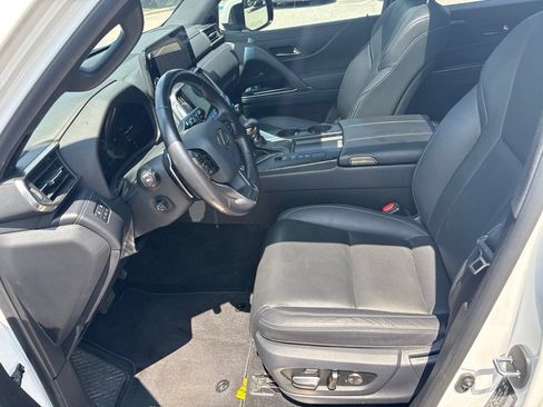 Used 2022 Lexus LX 600 4WD w/ Interior Upgrade Package image 17