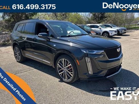Used 2023 Cadillac XT6 Sport w/ Technology Package AWD/4WD image 3