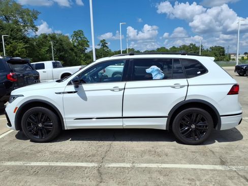 Used 2022 Volkswagen Tiguan SE R-Line AWD/4WD image 9
