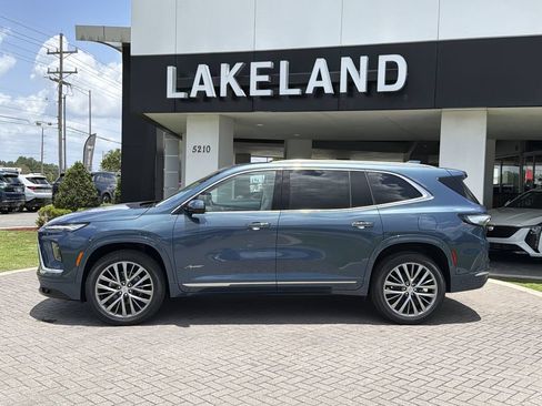 New 2026 Buick Enclave Avenir w/ Super Cruise Package AWD/4WD image 3