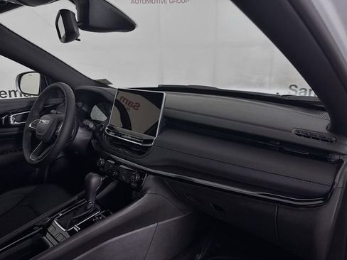 New 2026 Jeep Compass Latitude image 26