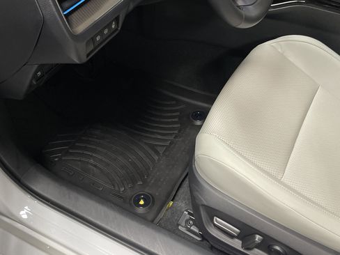 Certified 2024 Toyota Prius XLE image 17