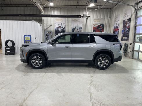 Used 2024 Chevrolet Traverse LS AWD/4WD image 5