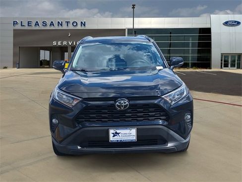 Used 2021 Toyota RAV4 XLE Premium image 8