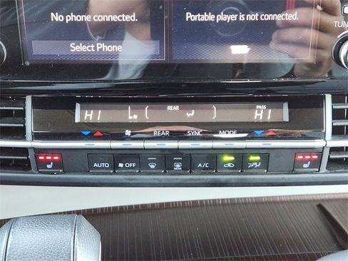 Certified 2024 Toyota Sienna XLE image 15