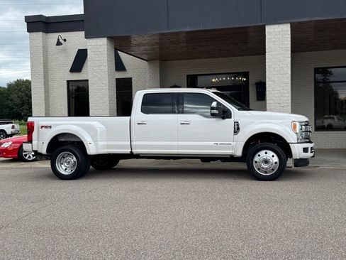 Used 2017 Ford F450 Platinum w/ Platinum Ultimate Package AWD/4WD image 18