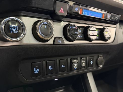Used 2018 Toyota Tacoma Limited AWD/4WD image 21