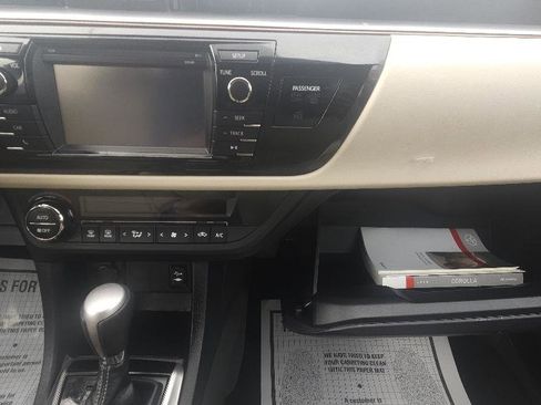 Used 2015 Toyota Corolla LE FWD image 14