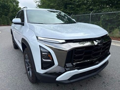 Used 2026 Chevrolet Equinox ACTIV w/ Convenience Package III FWD image 11