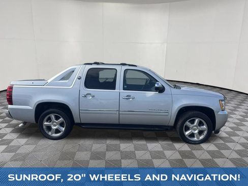 Used 2013 Chevrolet Avalanche LTZ AWD/4WD image 4
