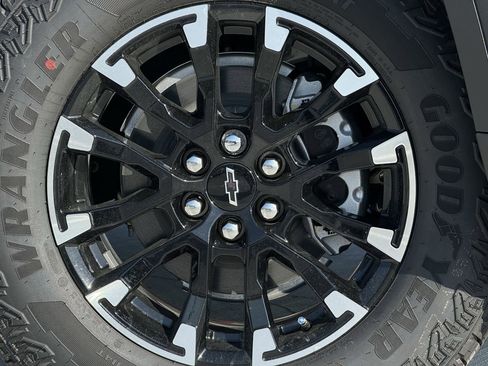 New 2026 Chevrolet Traverse Z71 w/ Enhanced Driving Package image 9