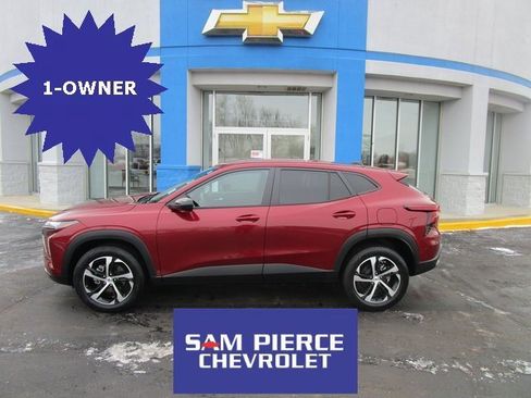 Certified 2024 Chevrolet Trax RS w/ Driver Confidence Package image 1