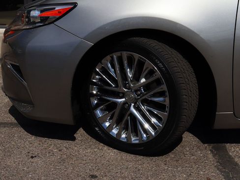 Used 2016 Lexus ES 350 w/ Luxury Package w/Wood Trim image 5