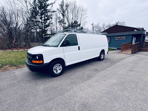Used 2015 Chevrolet Express 2500 Extended image 2