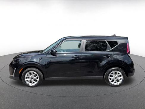 Used 2025 Kia Soul LX w/ LX Technology Package FWD image 9