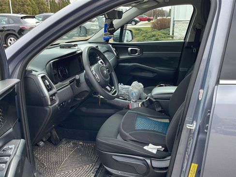 Used 2021 Kia Sorento LX image 3