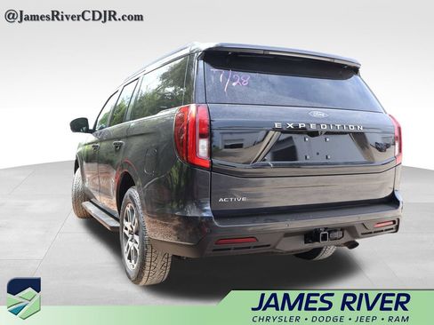 Used 2025 Ford Expedition Active AWD/4WD image 23