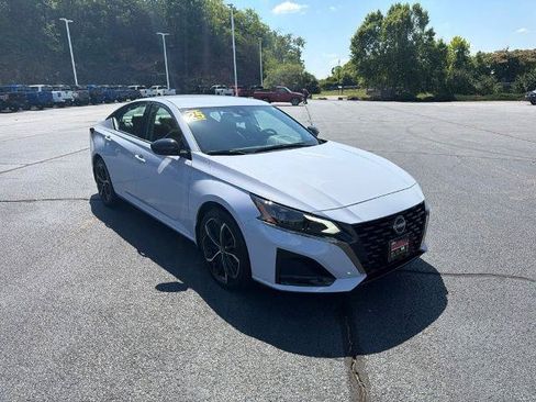 Certified 2025 Nissan Altima 2.5 SR FWD image 1