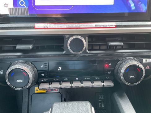 Used 2024 Toyota Tacoma Limited w/ Limited Package (LT) image 19