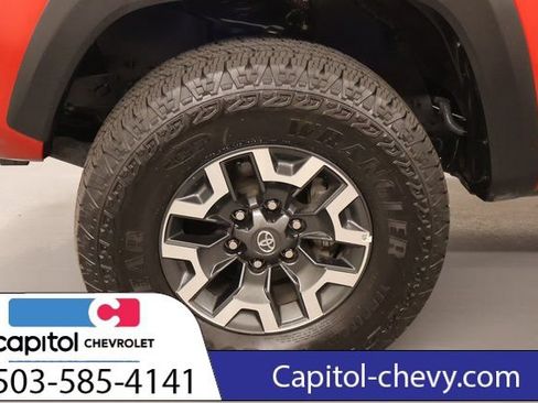Used 2023 Toyota Tacoma TRD Off-Road w/ Technology Package AWD/4WD image 10