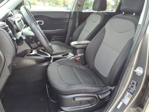Used 2019 Kia Soul + FWD image 3