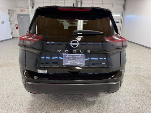 Used 2024 Nissan Rogue S AWD/4WD image 5