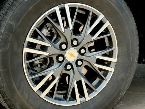 Used 2024 Chevrolet Traverse LS FWD image 5