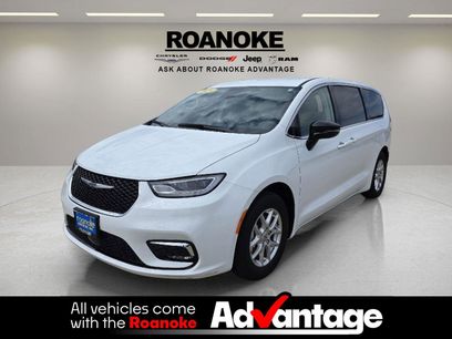 Used 2024 Chrysler Pacifica Touring-L