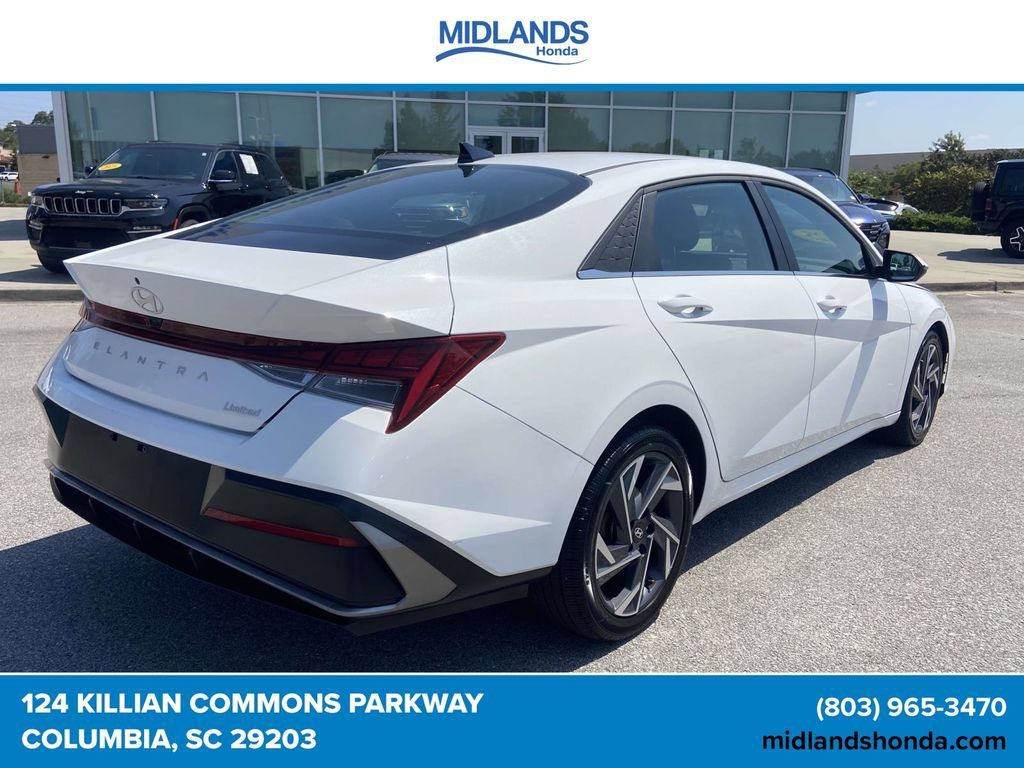 Used 2025 Hyundai Elantra Limited FWD image 6