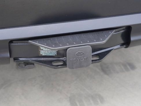 Certified 2025 Toyota Highlander XLE image 13