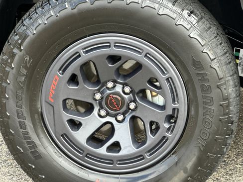 Used 2025 Nissan Frontier PRO-4X AWD/4WD image 37