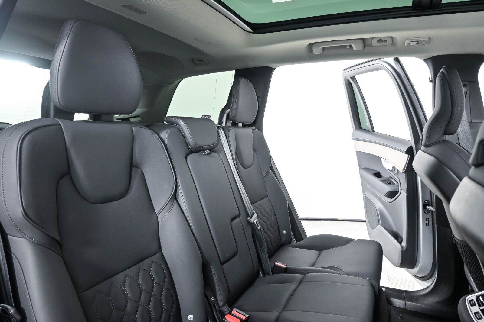 Certified 2026 Volvo XC90 B6 Plus AWD/4WD image 23
