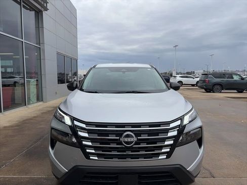 Used 2025 Nissan Rogue S image 6