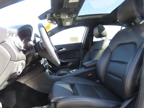 Used 2019 Mercedes-Benz GLA 250 4MATIC image 10