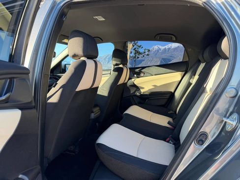Used 2018 Honda Civic Sport image 11