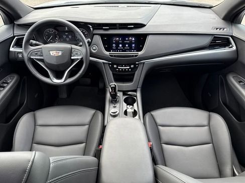 Certified 2025 Cadillac XT6 Luxury image 29