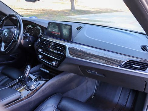 Used 2018 BMW 530i xDrive image 23
