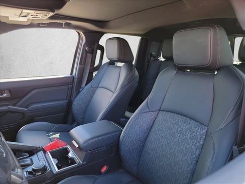 Used 2024 Toyota Tacoma Limited w/ Limited Package (LT) AWD/4WD image 10
