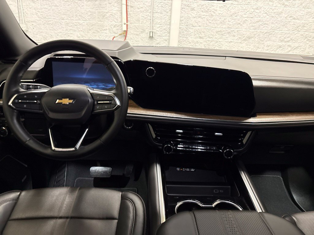 Used 2025 Chevrolet Tahoe High Country AWD/4WD image 11