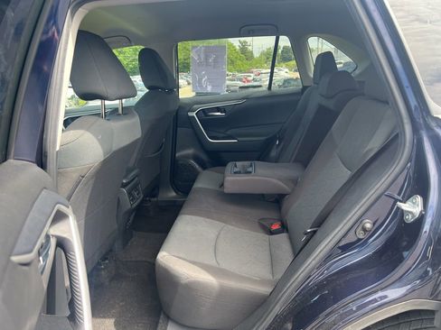 Used 2024 Toyota RAV4 XLE FWD image 9