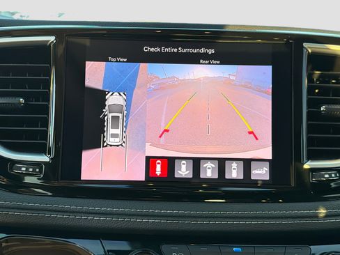 Used 2022 Chrysler Pacifica Limited image 33