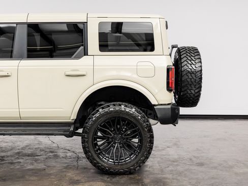 Used 2025 Ford Bronco Outer Banks AWD/4WD image 13