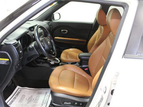 Used 2016 Kia Soul ! w/ Umber Package 1 image 16