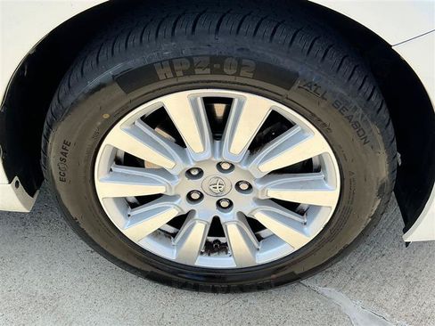 Used 2017 Toyota Sienna XLE Premium AWD/4WD image 26