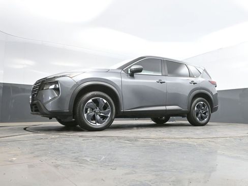 Used 2025 Nissan Rogue SV AWD/4WD image 35